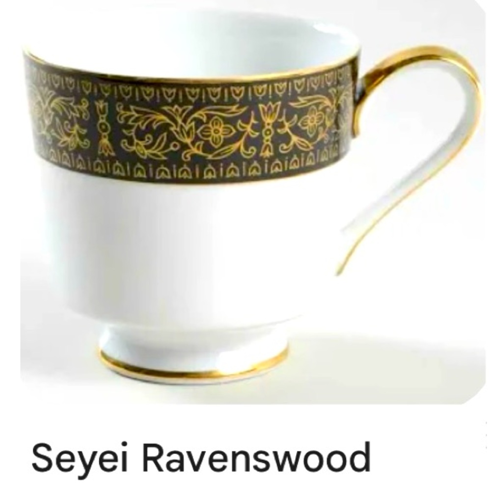 Fine China - Ravenswood Seyei tea cups and storage case
